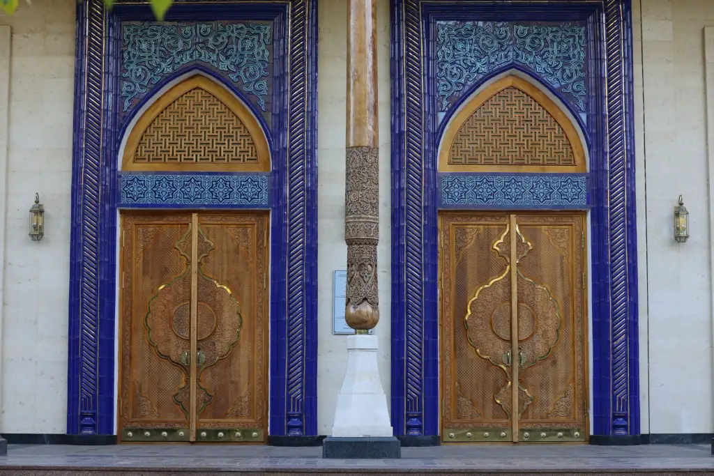 企业办公设备与数码配件采购指南：如何选择适配的电脑配件与通讯器材
